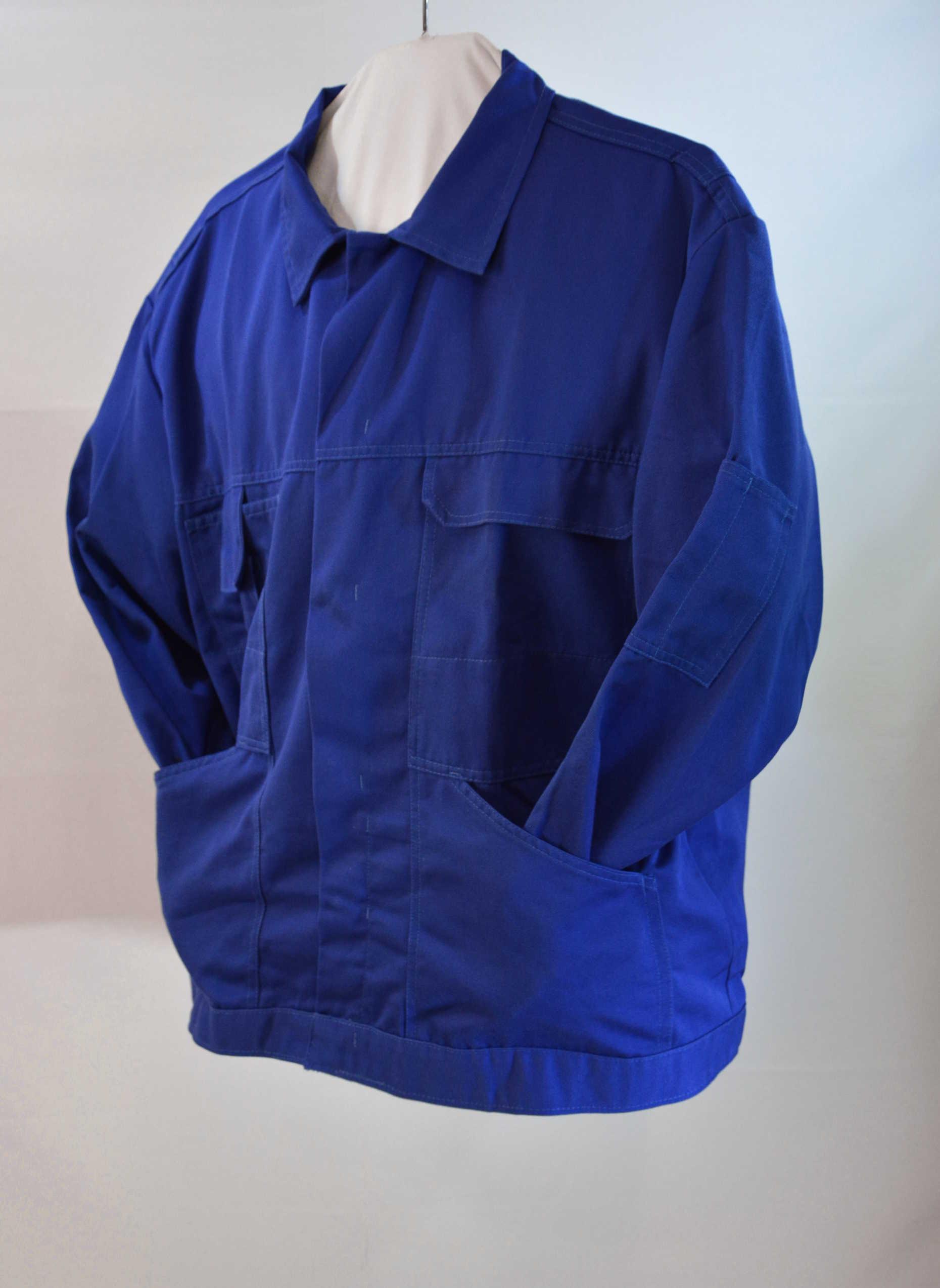 Arbeitsjacke mit verdeckter Druckknopfleiste in königsblau