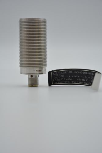 IIT228 Induktiver Ganzmetallsensor